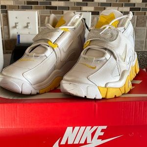 Nike Air Barrage Mid